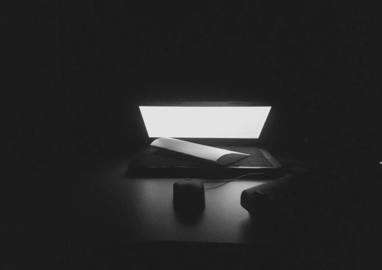 Praktische Projektarbeit im modern eingerichteten Lernstudio