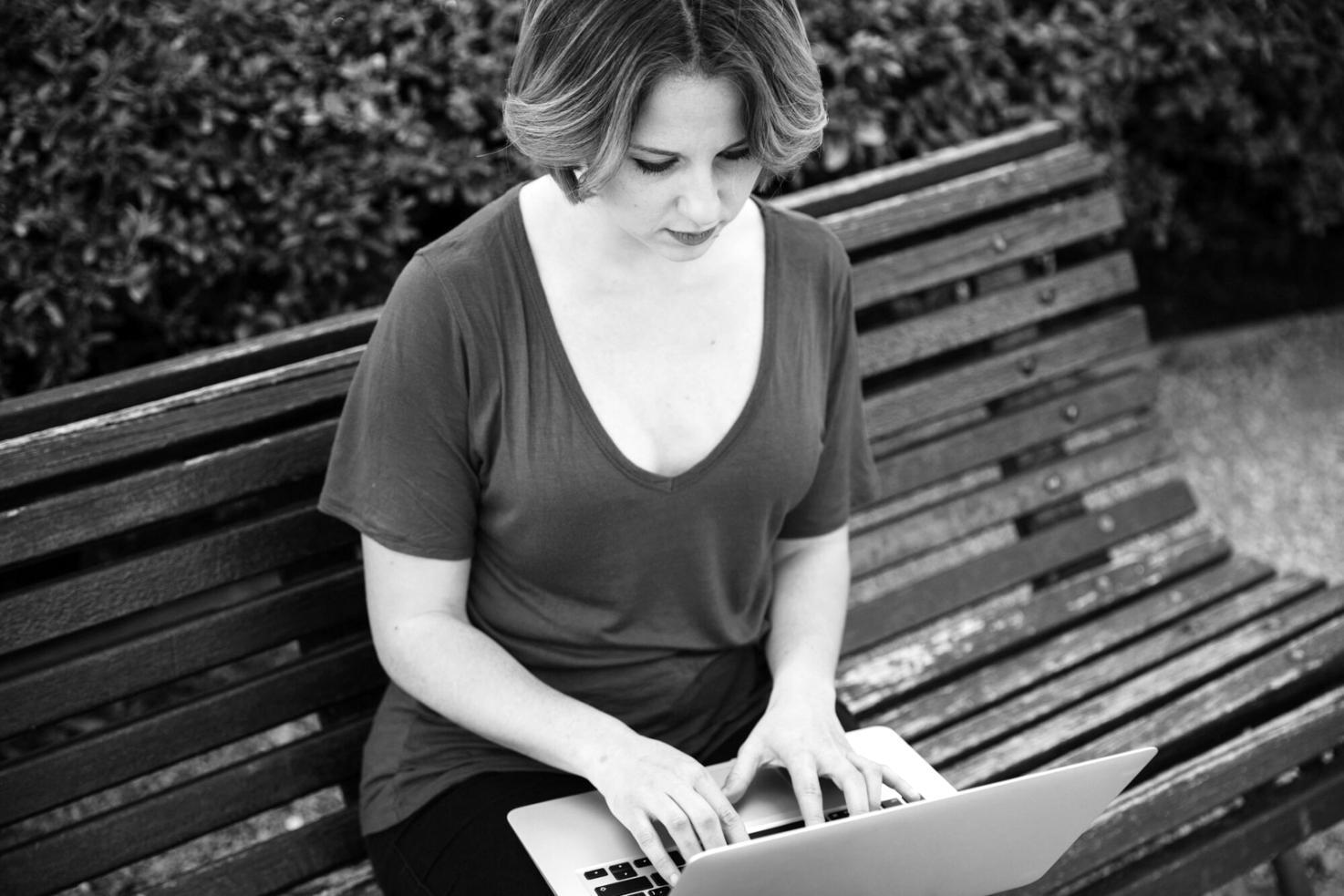 Studenten arbeiten gemeinsam an 3D-Modellen und Game-Design-Projekten